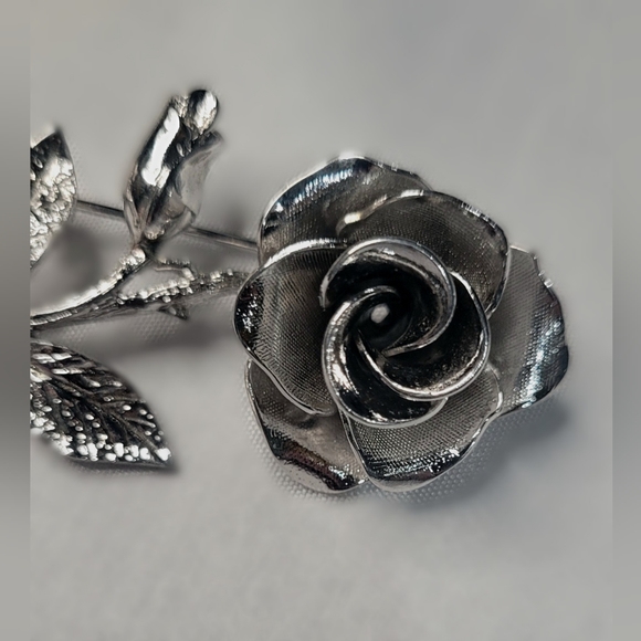 2 Vintage Rose Brooches - Picture 8 of 8